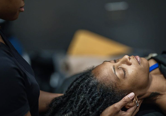 A-massage-therapist-is-gently-holding-the-client’s-head,